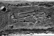 Hrob vikingského bojovníka nalezeného na Pražském hradě